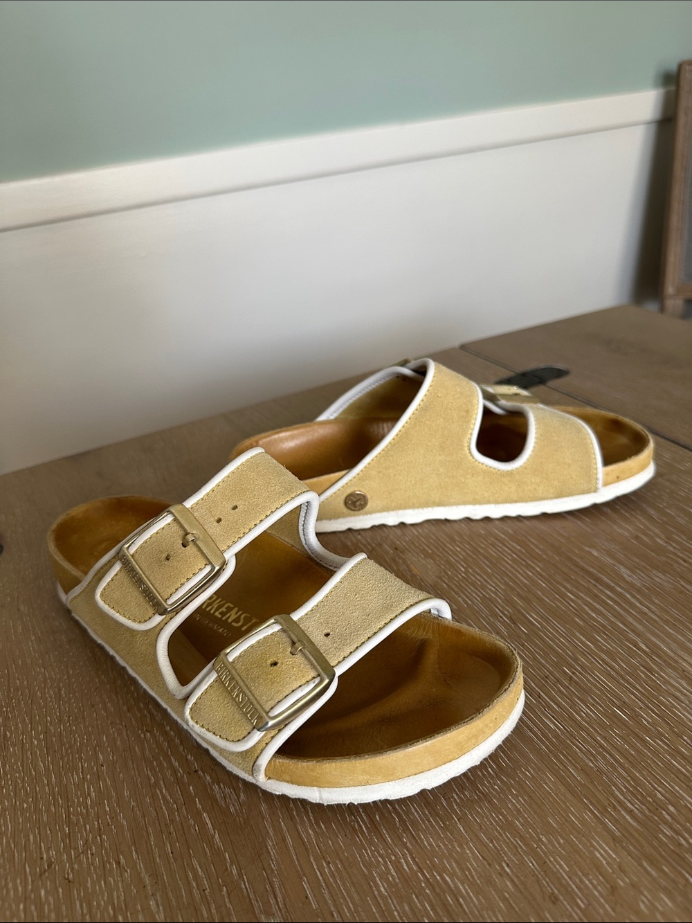 RARE BIRKENSTOCK X IL DOLCE FAR NIENTE
Arizona Yellow Suede Sandals Size 38 - Picture 7 of 17